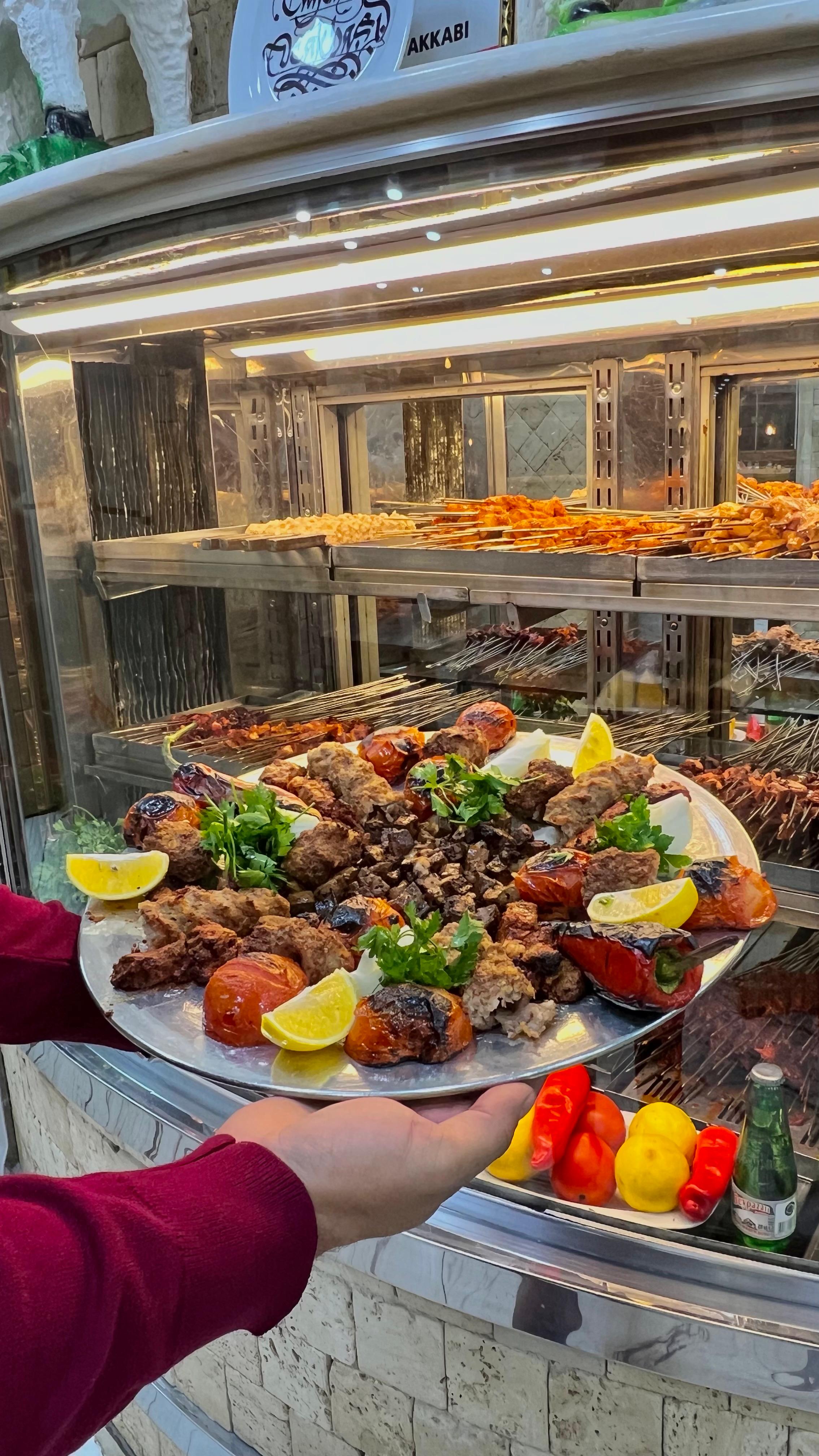 Karışık ızgara tepsi — Şanlıurfa kebap